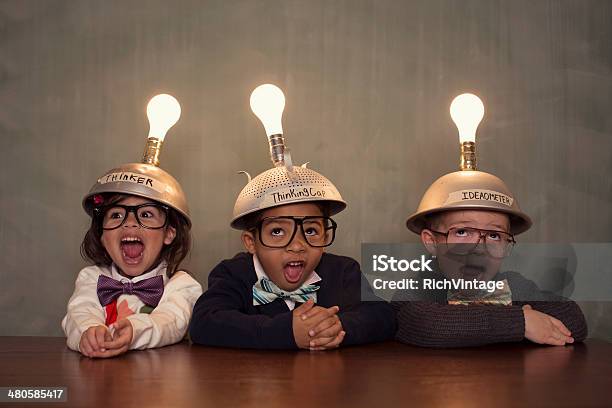 Junge Intelligente Kinder Nerds In Denken Stockfoto und mehr Bilder von Kind - Kind, Inspiration, Idee