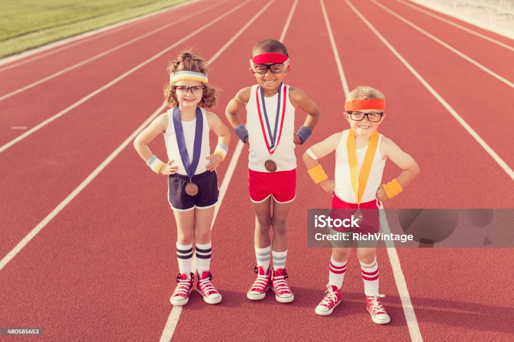 Kinder Kleidung wie Nerds unter Protokollieren mit Medaillen - Lizenzfrei Kind Stock-Foto