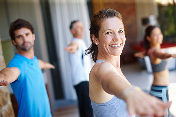 zabawa razy na siłowni - pilates health club gym exercising zdjęcia i obrazy z banku zdjęć