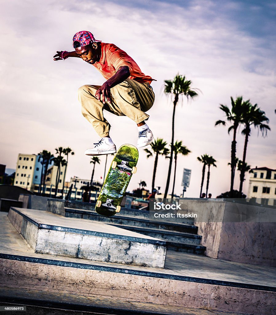 kanaal bon atleet Extreme Skateboarding Stock Photo - Download Image Now - Skateboarding,  Skateboard, Teenager - iStock