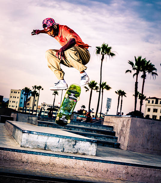 skateboarding radical - skateboarding skateboard teenager extreme sports - fotografias e filmes do acervo