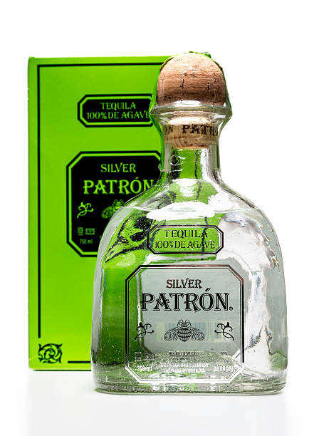 silver patron tequila butelki i pudełka - patron tequila zdjęcia i obrazy z banku zdjęć