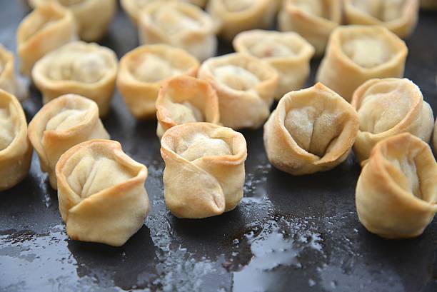 Preparación de la Shish Barak de cordero dumplings, de cocina Palestina - foto de stock