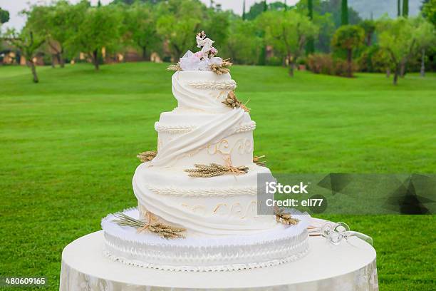 屋外ウェディングケーキ - ウェディングケーキのストックフォトや画像を多数ご用意 - ウェディングケーキ, 優雅, 段ケーキ