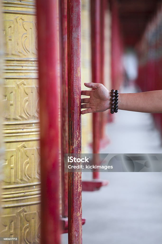 Tibetano oración - Foto de stock de Adulto libre de derechos