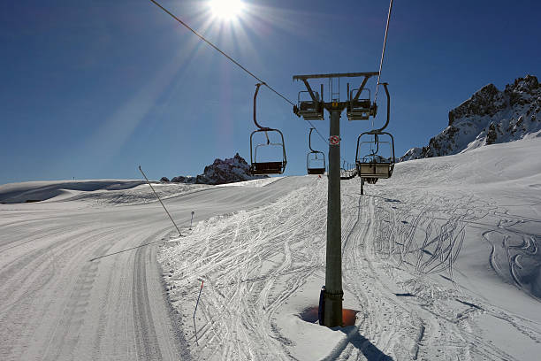 auf die piste - dolomites ski lift winter ski track stock-fotos und bilder