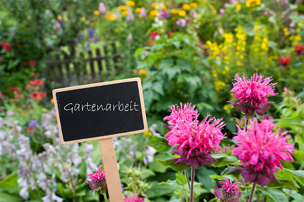 花壇シールド-ガーデニング - kleingarten ストックフォトと画像