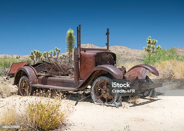 Foto de Old Abandonado Acidente De Automóvel e mais fotos de stock de Abandonado - Abandonado, Acidente, Acidente de Carro