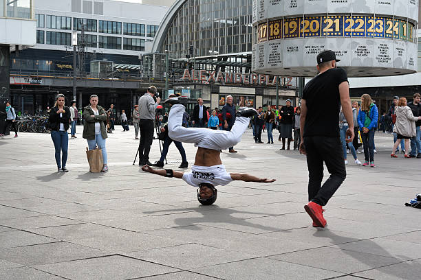breakdancer в берлине - vorführung стоковые фото и изображения