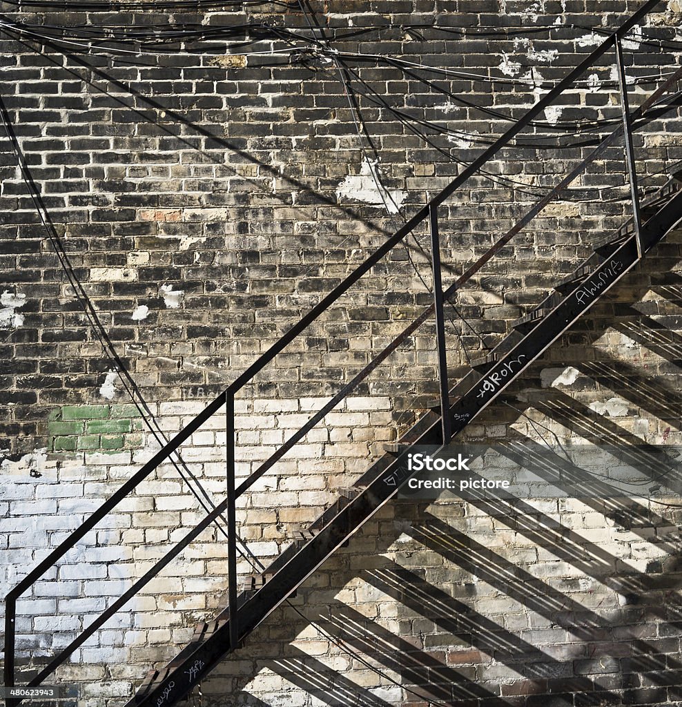 Metalowe schody - Zbiór zdjęć royalty-free (Architektura)