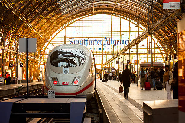 frankfurt am main hauptbahnhof - central train station foto e immagini stock