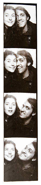 vintage pasaporte fotos en blanco y negro - photo booth fotografĂas e imágenes de stock