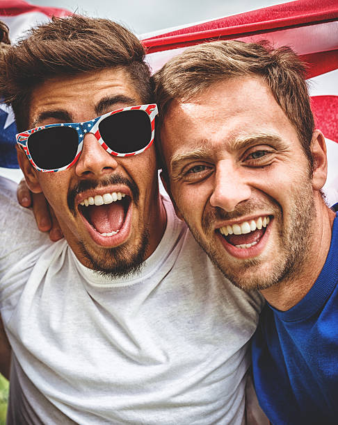 militante com bandeira dos estados unidos da américa - fan football sport tailgate party imagens e fotografias de stock