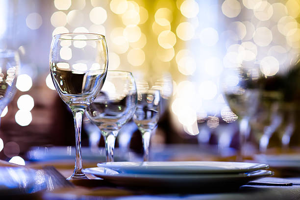 Servi à table dans un restaurant du réveillon de Noël - Photo