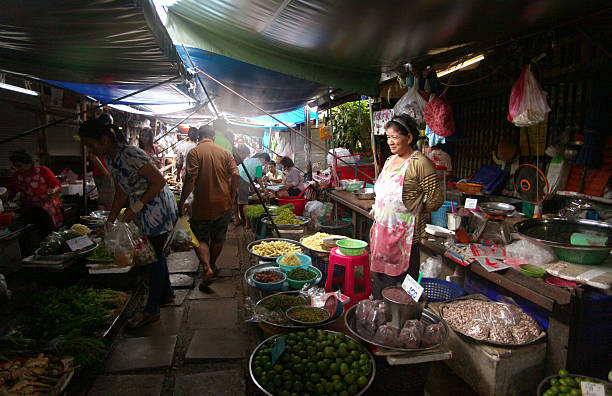 thai mercado - indigenous culture famous place thailand bangkok - fotografias e filmes do acervo