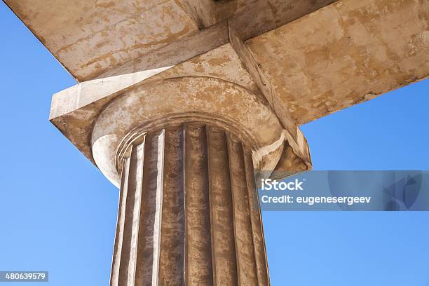 클래식 도리스 양식 주문 프레그먼트 상단 부분을 컬럼 0명에 대한 스톡 사진 및 기타 이미지 - 0명, 건축, 고대 그리스 양식