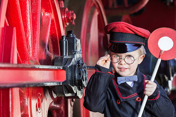 uśmiech konduktor chłopiec - locomotive steam train train snow zdjęcia i obrazy z banku zdjęć