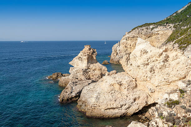 istock Cliff of Ponza Island 480680353