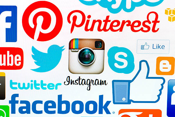 social-media-symbole - pinterest social issues global communications web page stock-fotos und bilder