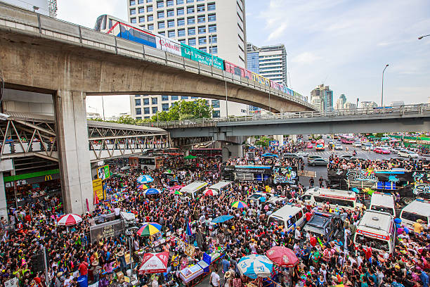 songkran festival - silom - fotografias e filmes do acervo