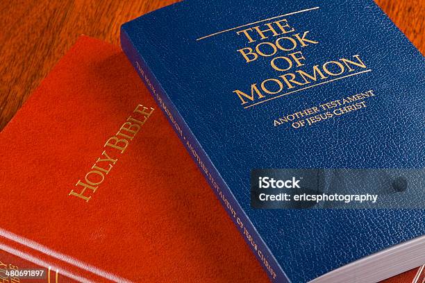 Dos Libros Foto de stock y más banco de imágenes de Biblia - Biblia, Catolicismo, Cristianismo