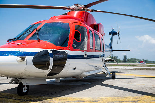 sikorsky s-76 企業ヘリコプター - airport airplane landing red ストックフォトと画像