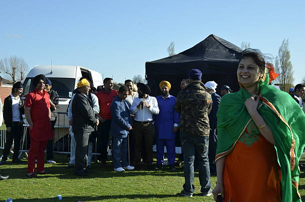 festival indiano gravesend kent - family child crowd british culture foto e immagini stock