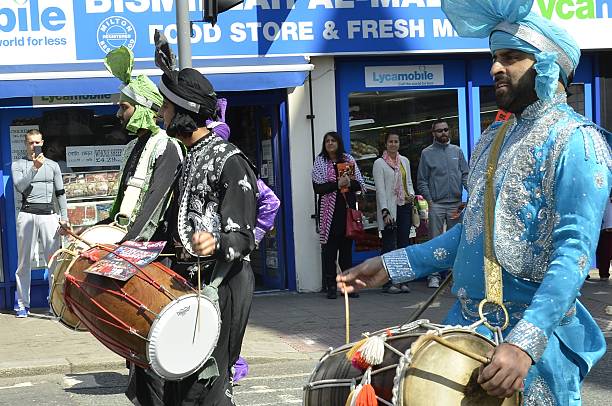 festival indiano gravesend kent - family child crowd british culture foto e immagini stock