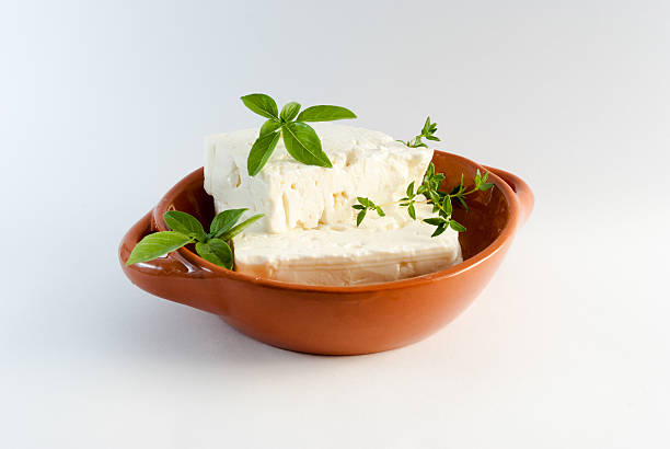 feta em brown placa - oregano freshness herb brown imagens e fotografias de stock