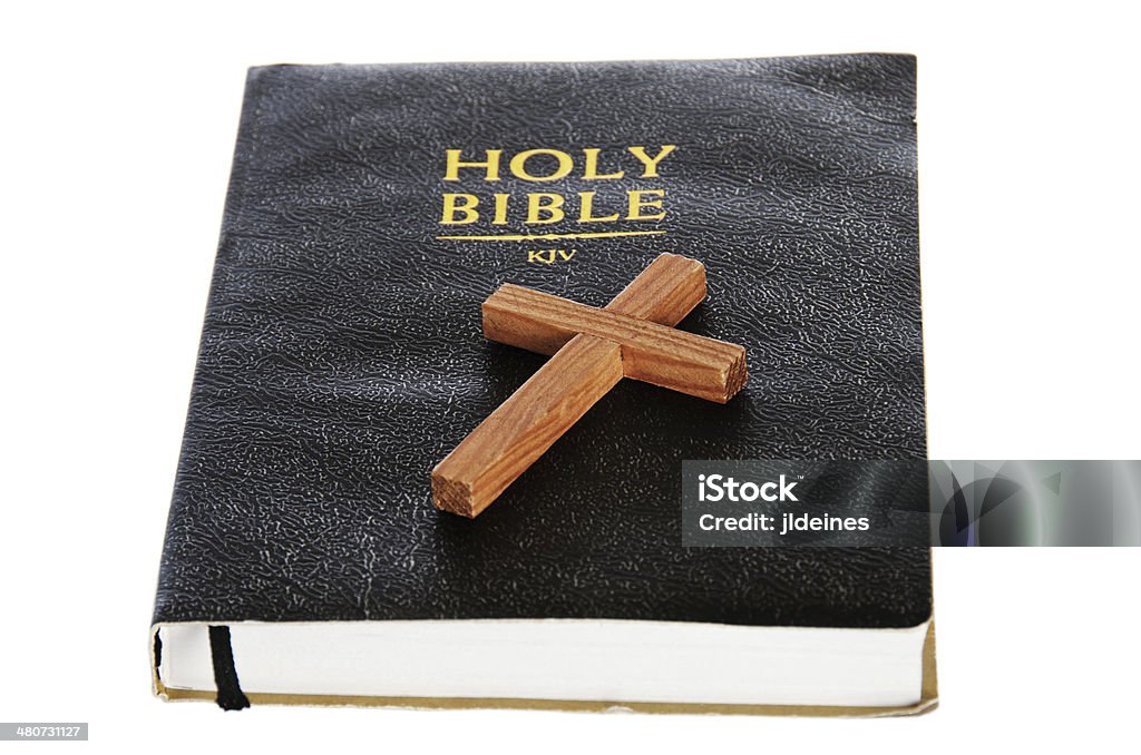 Библия и крест - Стоковые фото Без людей роялти-фри