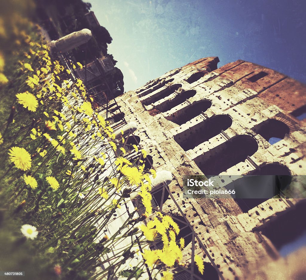 Coliseum et de l'été à rome - Photo de Amphithéâtre libre de droits