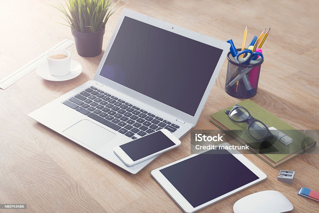 design responsivo mockup - Foto stock royalty-free di Computer portatile