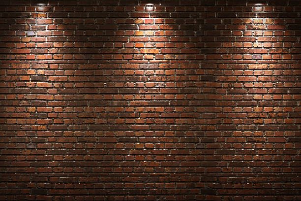 mur de brique illuminé - brique photos et images de collection