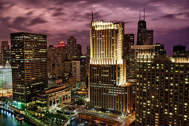 streeterville drapaczy chmur w centrum chicago zmroku - equitable building zdjęcia i obrazy z banku zdjęć