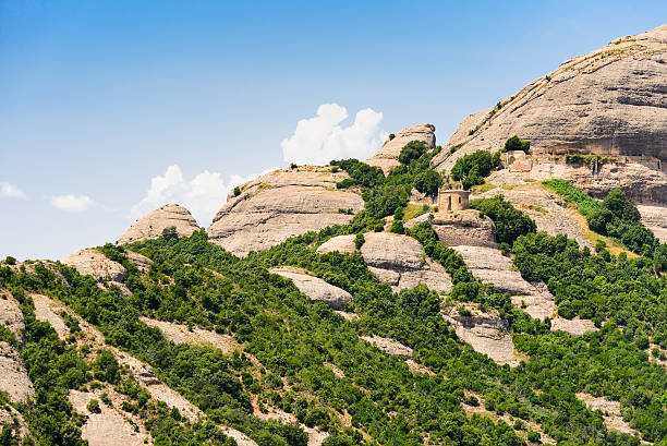 montserrat é uma montanha perto de barcelona - madonna imagens e fotografias de stock