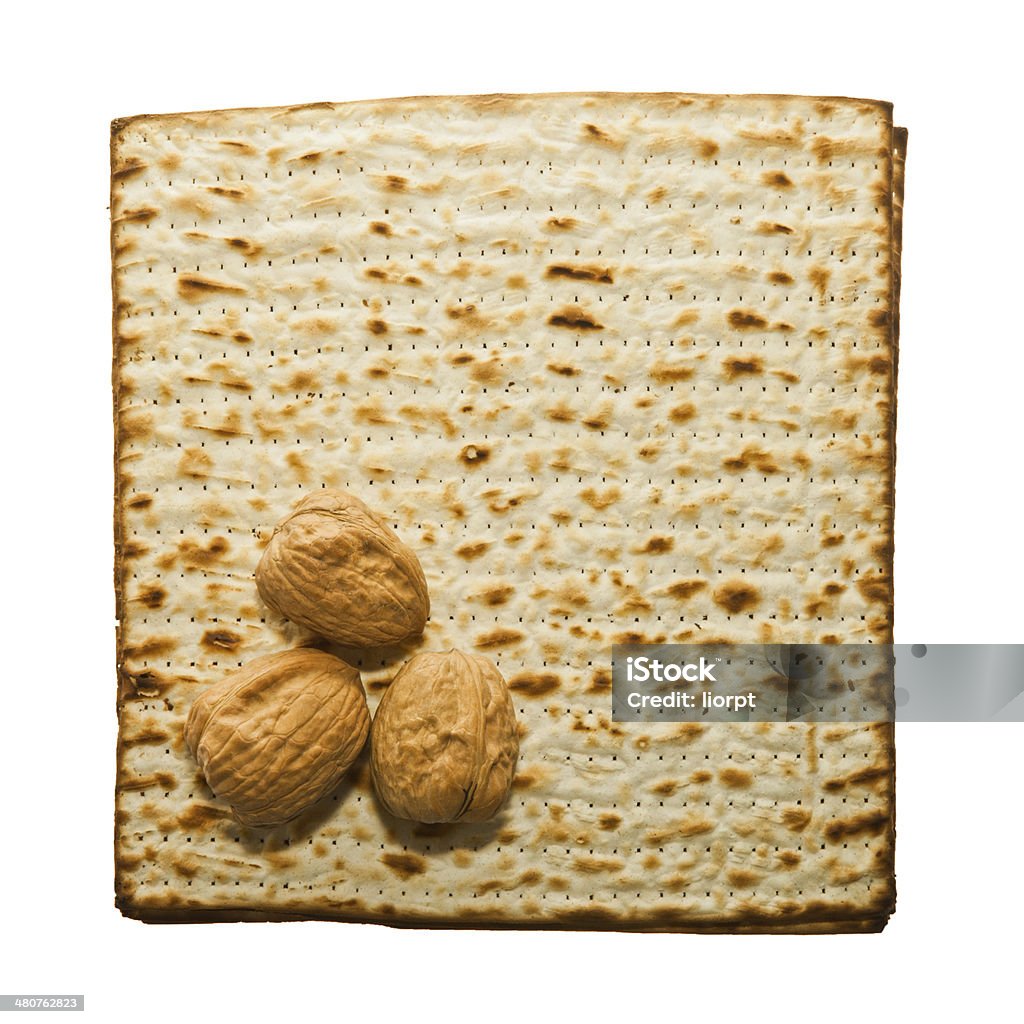 Matzo y tres nueces - Foto de stock de Alimento libre de derechos