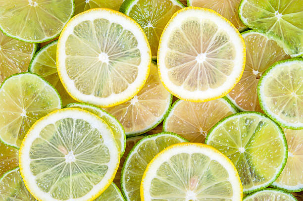 배경 라임 및 레몬 슬라이스 - lemon textured peel portion 뉴스 사진 이미지