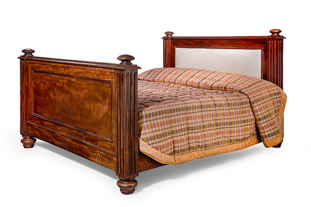 mogno antigo cama com isolado com caminho de clip - bedroom authority indoors home interior imagens e fotografias de stock
