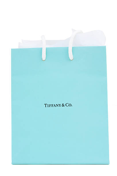 tiffany co и подарочная сумка - tiffany box стоковые фото и изображения