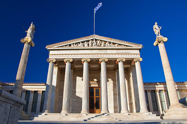 o edifício principal da academia de atenas. a grécia. - plato philosopher statue greek culture imagens e fotografias de stock