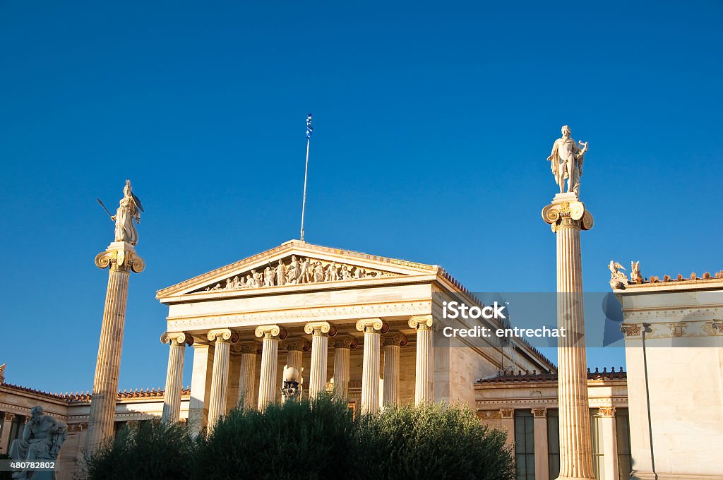 Academia de atenas con Apollo y atenea columnas. - Foto de stock de 2015 libre de derechos