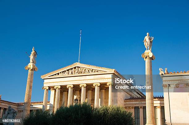 Academia De Atenas Con Apollo Y Atenea Columnas Foto de stock y más banco de imágenes de 2015 - 2015, Arquitectura, Arreglar