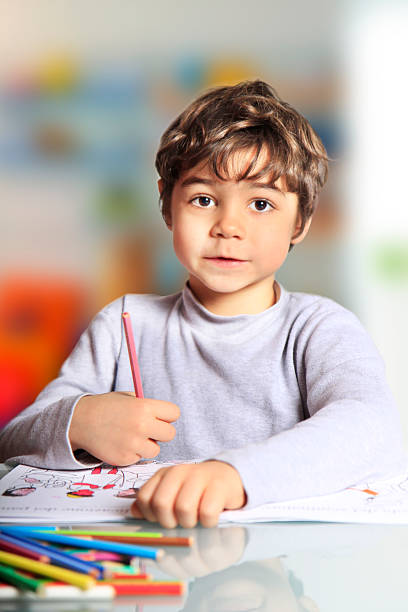 istock Child to color 480783117