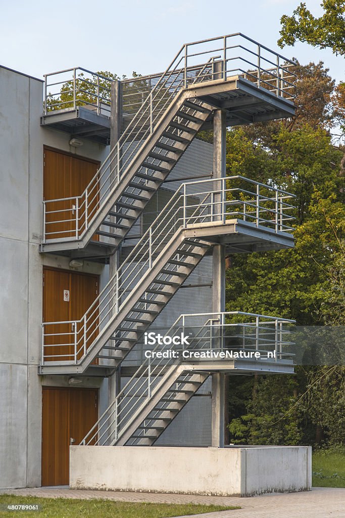 Escada de saída de emergência de Metal - Foto de stock de Acidentes e desastres royalty-free