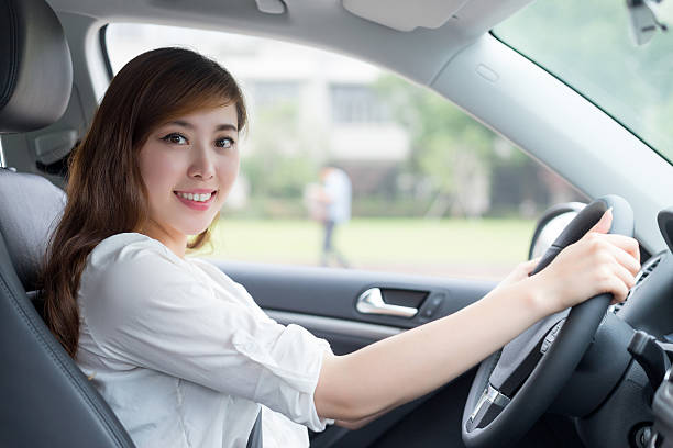linda mulher asiática retrato de carro de condução - driving car drive women imagens e fotografias de stock