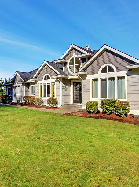 istock Luxury northwest home with large lawn. 480794226