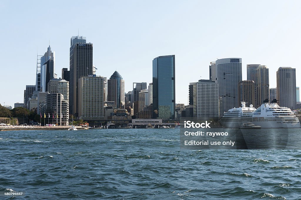 Modernos edificios cerca de Circular Quay - Foto de stock de Agua libre de derechos