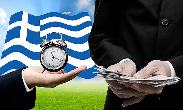 acreedor mostrar límite de tiempo para pagar dept, grecia crisis financiera - euro symbol crisis time debt fotografías e imágenes de stock