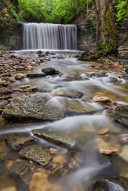 catarata de secluded ohio - columbus park imagens e fotografias de stock