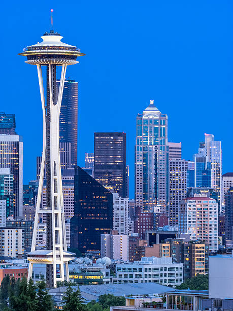 シアトルの街並み - seattle skyline mt rainier space needle ストックフォトと画像